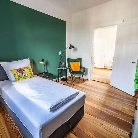 4 Gemuetliche Erdgeschosswohnung Ruhig Zentrumsnah Teilsaniert Apartamento