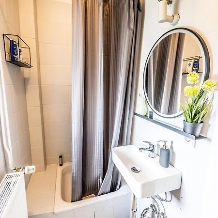 Apartamento 4 Gemuetliche Erdgeschosswohnung Ruhig Zentrumsnah Teilsaniert