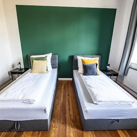 4 Gemuetliche Erdgeschosswohnung Ruhig Zentrumsnah Teilsaniert Apartamento *