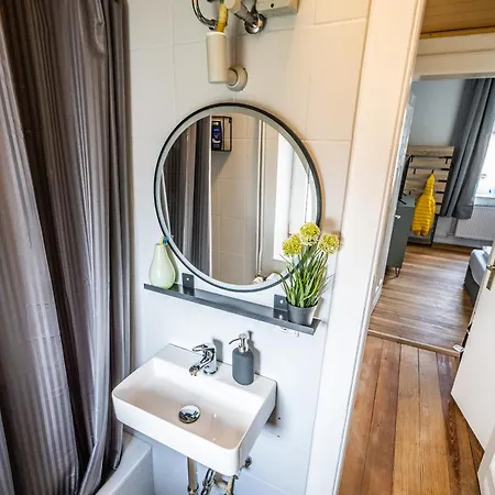 4 Gemuetliche Erdgeschosswohnung Ruhig Zentrumsnah Teilsaniert *
