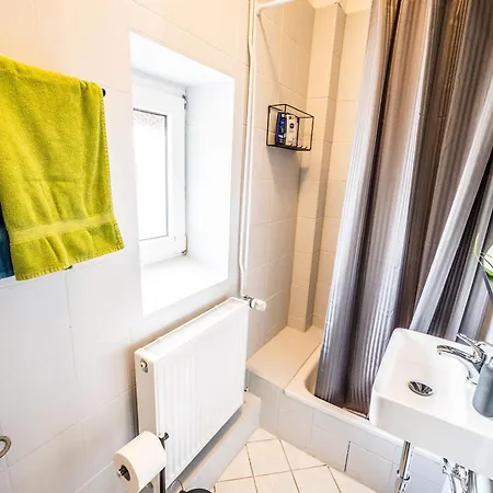 Apartamento 4 Gemuetliche Erdgeschosswohnung Ruhig Zentrumsnah Teilsaniert