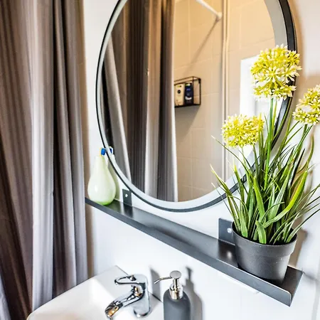 4 Gemuetliche Erdgeschosswohnung Ruhig Zentrumsnah Teilsaniert Apartamento