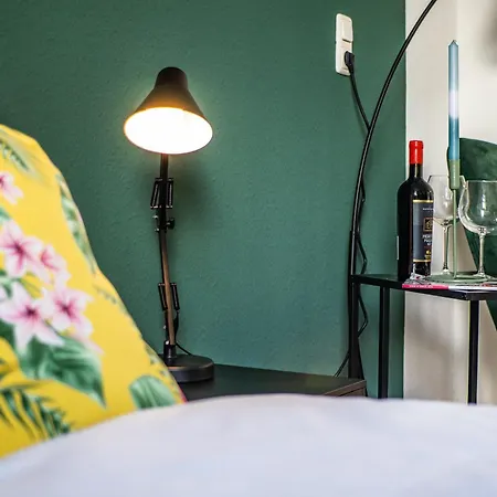 Apartamento 4 Gemuetliche Erdgeschosswohnung Ruhig Zentrumsnah Teilsaniert Brunsbuttel