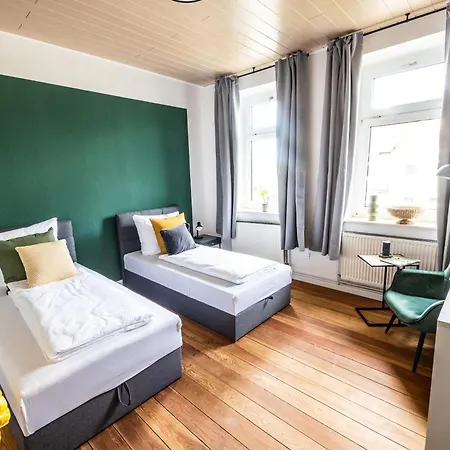 4 Gemuetliche Erdgeschosswohnung Ruhig Zentrumsnah Teilsaniert Apartamento