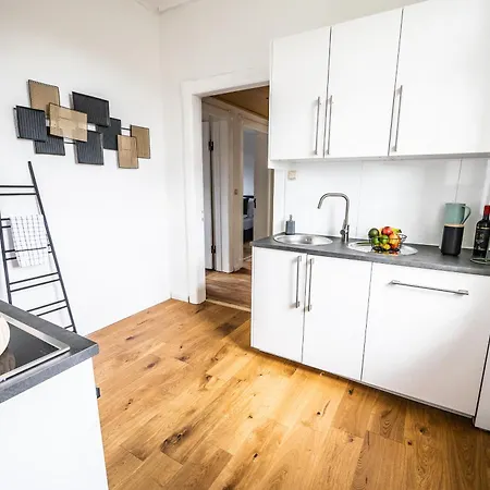 4 Gemuetliche Erdgeschosswohnung Ruhig Zentrumsnah Teilsaniert